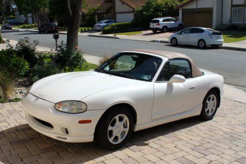 2000 white mazda miata