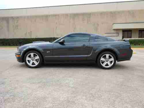 2007 Mustang GT 5  Speed, Excellent condition! Detailer maintained Female Driven, image 3