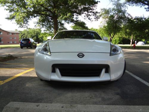 Pearl White Nissan 370z Sport Touring Package, image 3
