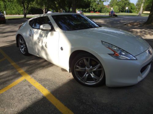 Pearl White Nissan 370z Sport Touring Package, image 4
