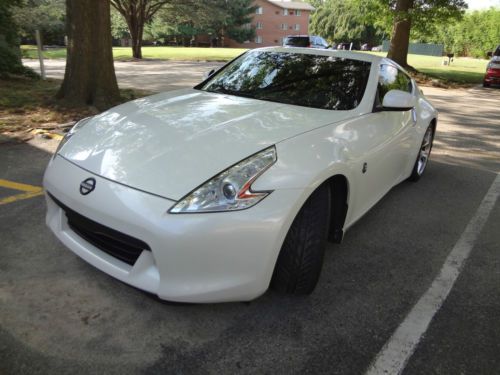 Pearl White Nissan 370z Sport Touring Package, image 5