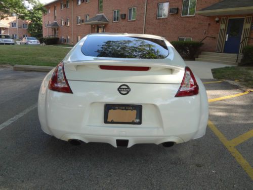 Pearl White Nissan 370z Sport Touring Package, image 6