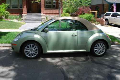 &#039;08 vw beetle se convertible. excellent condition. champagne green