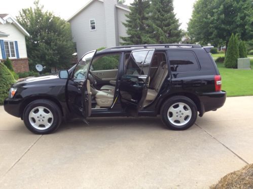 Immaculate 2007 toyota highlander limited, like new, less than 5k miles on tires