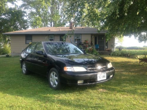 1998 nissan altima gxe sedan 4-door 2.4l