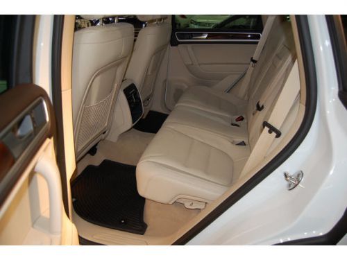 2014 Volkswagen Touareg 3.6L Lux, US $52,655.00, image 4