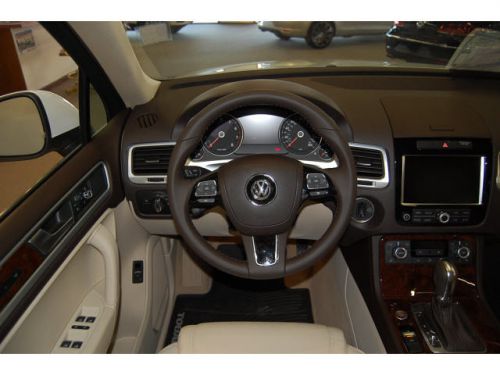 2014 Volkswagen Touareg 3.6L Lux, US $52,655.00, image 5