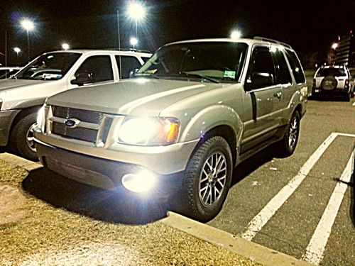 Sport supercharged, beautiful, mint-condition, 4x4. clean title. leather.