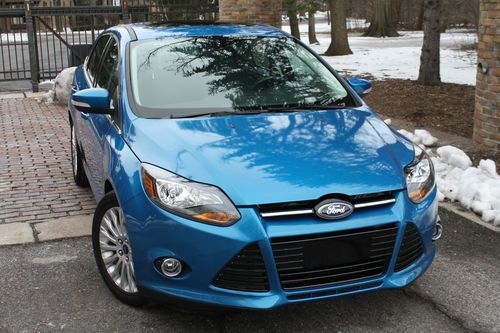 2012 ford focus titanium .no reserve.leather/navi/moon/heated/sync/pbc/rebuilt