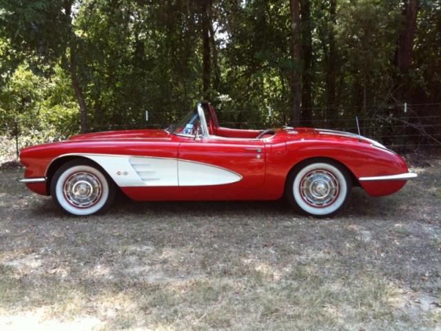 Chevrolet corvette base convertible 2-door