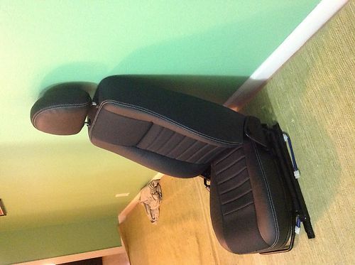 Land rover defender puma/tdci front seats
