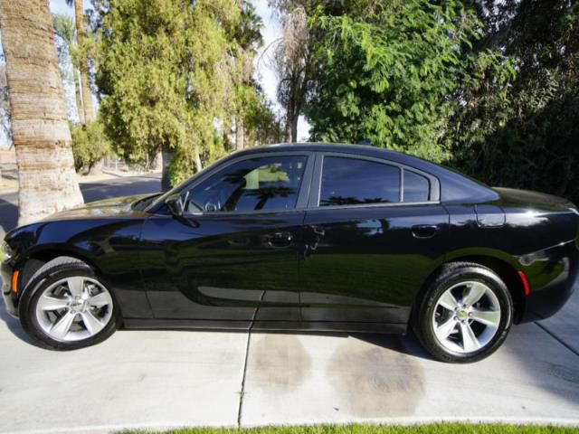 2016 dodge charger sxt