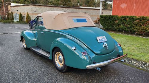 Ford Deluxe