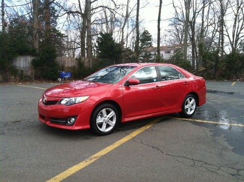 2012 toyota camry se 1owner clean carfax 8k like new factory warranty must see!!