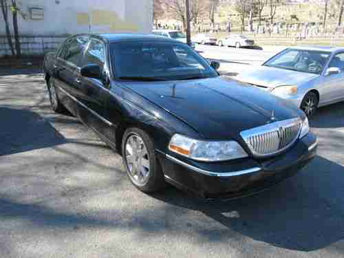 2004 LINCOLN TOWN CAR EXECUTIVE