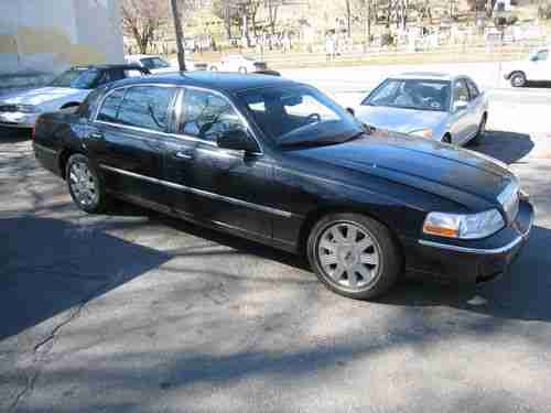 2004 LINCOLN TOWN CAR EXECUTIVE