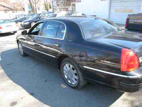 2004 LINCOLN TOWN CAR EXECUTIVE