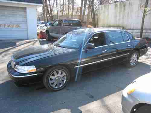 2004 LINCOLN TOWN CAR EXECUTIVE
