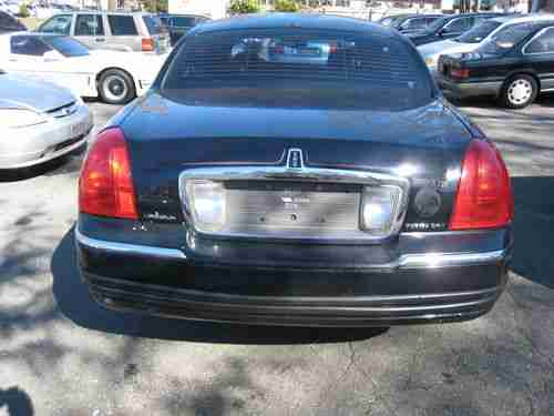 2004 LINCOLN TOWN CAR EXECUTIVE