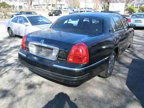 2004 LINCOLN TOWN CAR EXECUTIVE