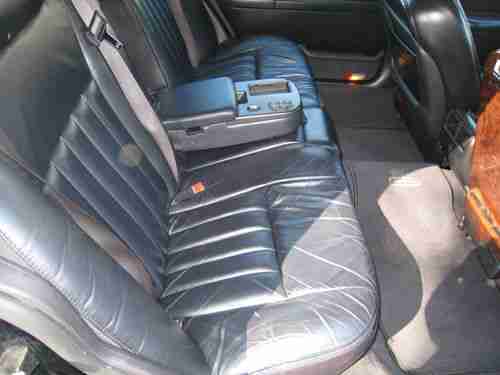 2004 LINCOLN TOWN CAR EXECUTIVE