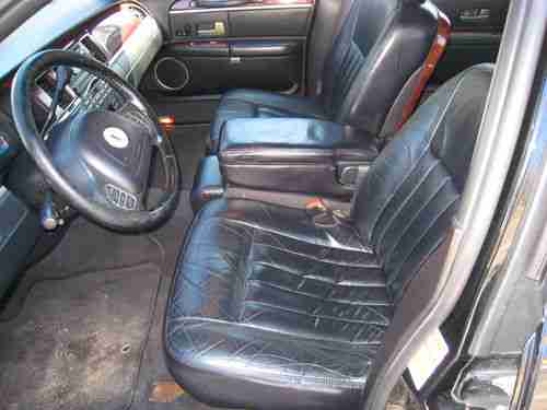 2004 LINCOLN TOWN CAR EXECUTIVE