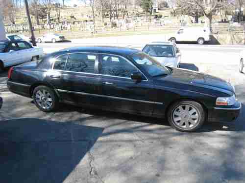 2004 LINCOLN TOWN CAR EXECUTIVE