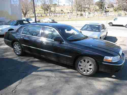 2004 LINCOLN TOWN CAR EXECUTIVE