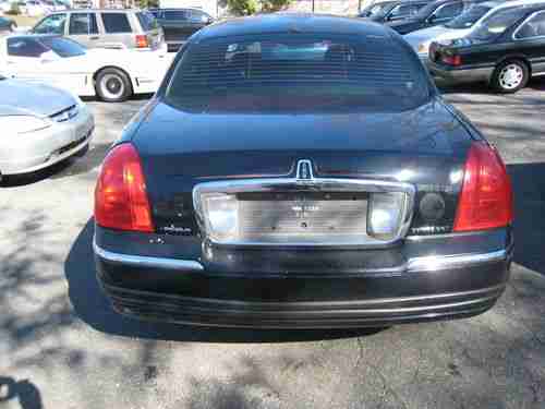 2004 LINCOLN TOWN CAR EXECUTIVE