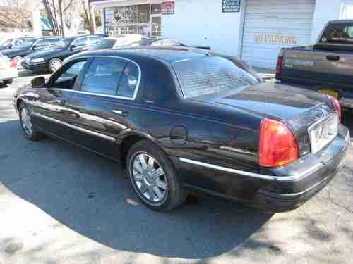 2004 LINCOLN TOWN CAR EXECUTIVE