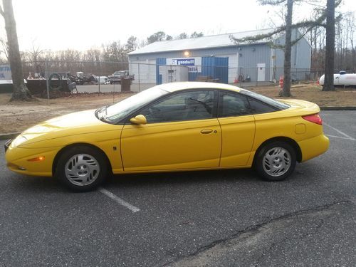 2001  saturn sc2 must see, nice car,  great mpg