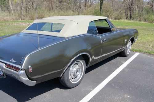 1968 oldsmobile cutlass convertible. very nice original car.