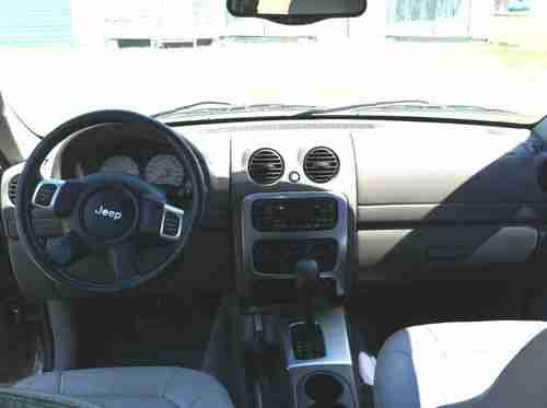 2003 Jeep Liberty Limited Sport Utility 4-Door 3.7L, image 4