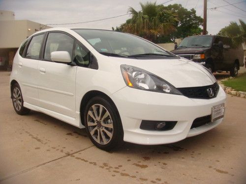 ***** 2012 honda fit sport 5 speed 40+ mpg *****