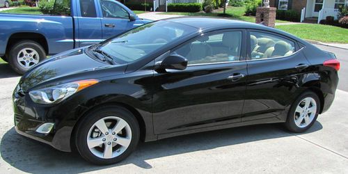 Hyundai elantra 2013 only 2600 miles, save 1000`s! no reserve