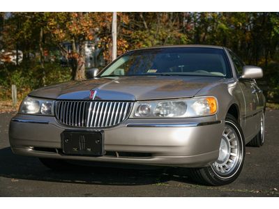 2001 lincoln towncar executive 24k mile servicd state inspected luxury serviced