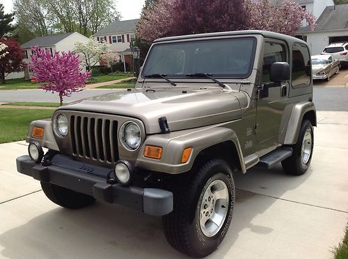 2004 jeep wrangler sahara 2-door 4.0l dual tops! great condition! low miles!