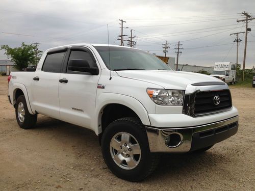 Toyota tundra crewmax 4x4 sr5 leather backup camera new tires trd leveling kit!!