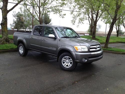 2006 toyota tundra 4x4, double cab, tow package, clean, 17" rims, awsome truck!!