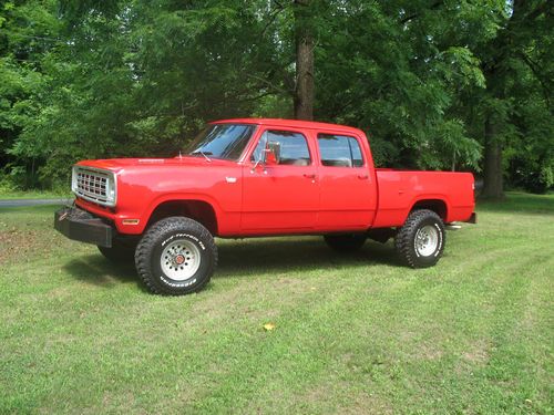 1974 dodge w-200 4wd powerwagon crew cab. pto winch, viper red, lift kit, 4 spd