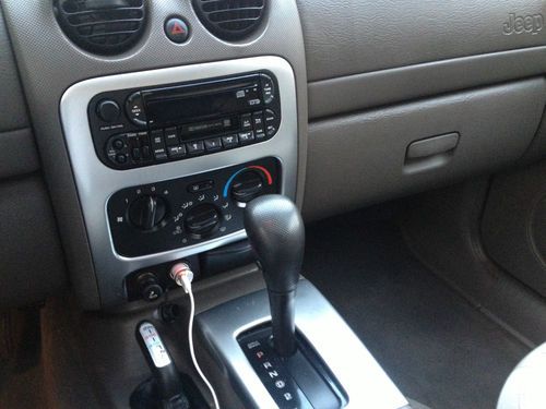 2002 Jeep Liberty Limited Sport Utility 4-Door 3.7L 4X4 Limited, image 9