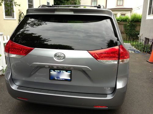 2011 xle minivan 8 pass premium package for sale by owner