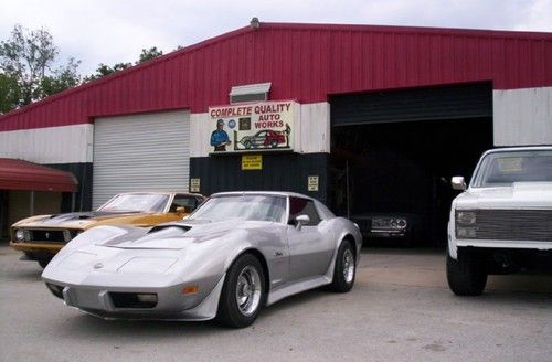 1976 chevrolet corvette stingray coupe 2-door 5.7l