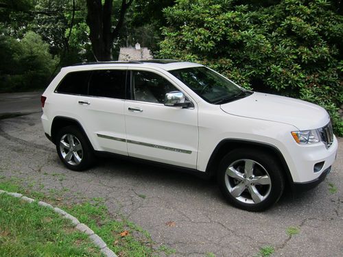 2011 jeep grand cherokee laredo sport utility 4-door 3.6l 4x4 leather sunroof