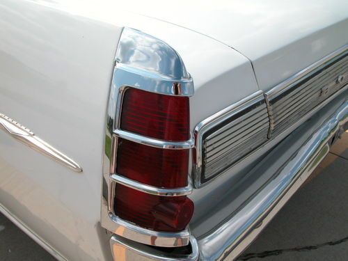 1963 Pontiac Bonneville Base 6.4L, image 2