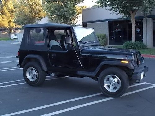 1995 jeep wrangler rio grande sport utility 2-door 2.5l