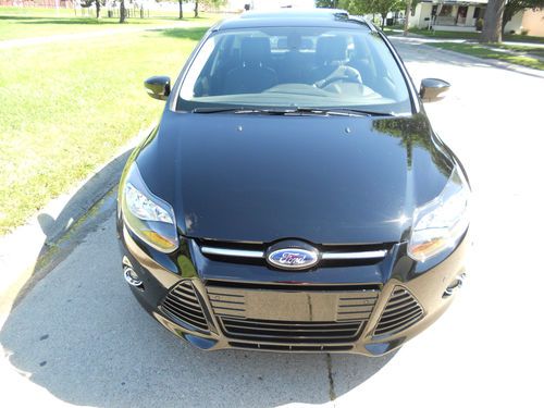 2012 ford focus titanium*no reserve*navi* back camera/sensor*htd*moon*rebuilt