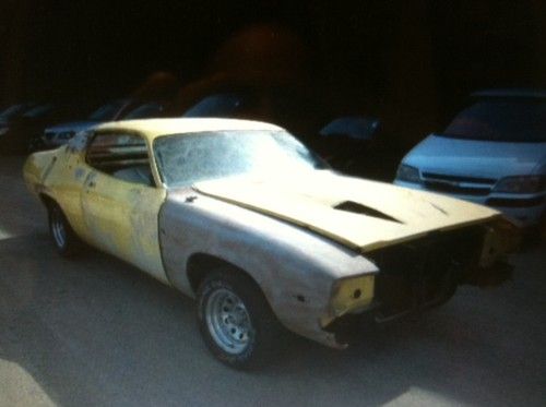 73 roadrunner 340 cu in car run and drivess, project car all parts come with car