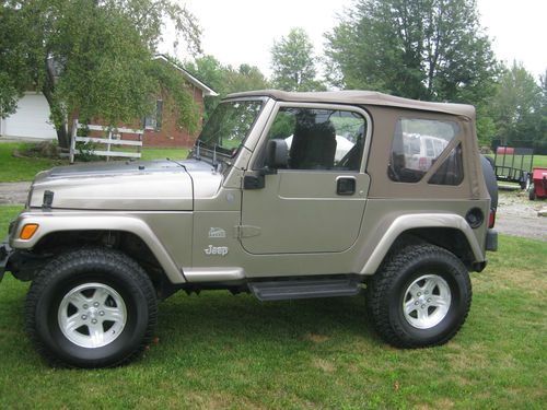 2004 jeep wrangler sahara sport utility 2-door 4.0l