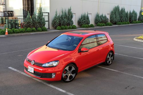 2012 volkswagen gti w/sunroof hatchback 2-door 2.0l turbo six speed